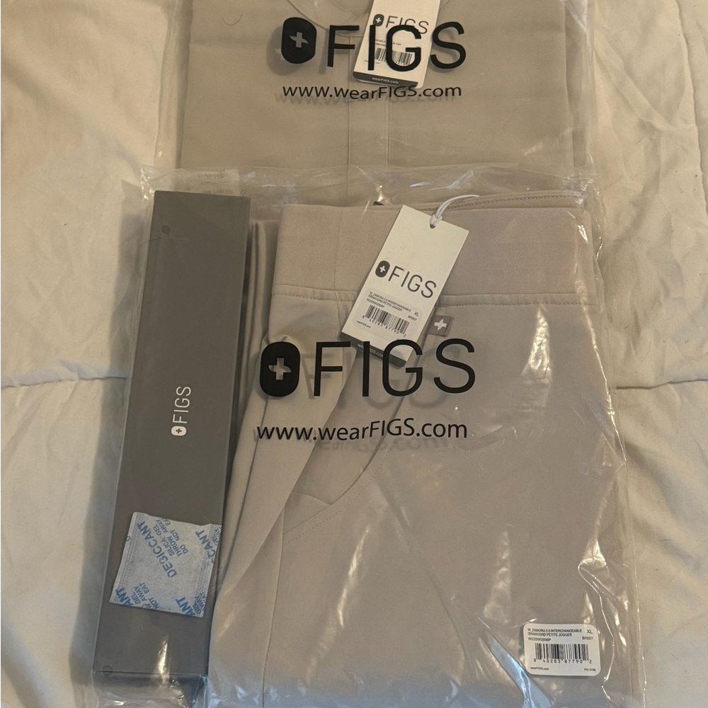 NWT FIGS Scrub Set Bone Rafaela Top & Zamora Interchangeable Drawcord Pants XL - Picture 5 of 10